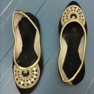 Black ethnic juttis
